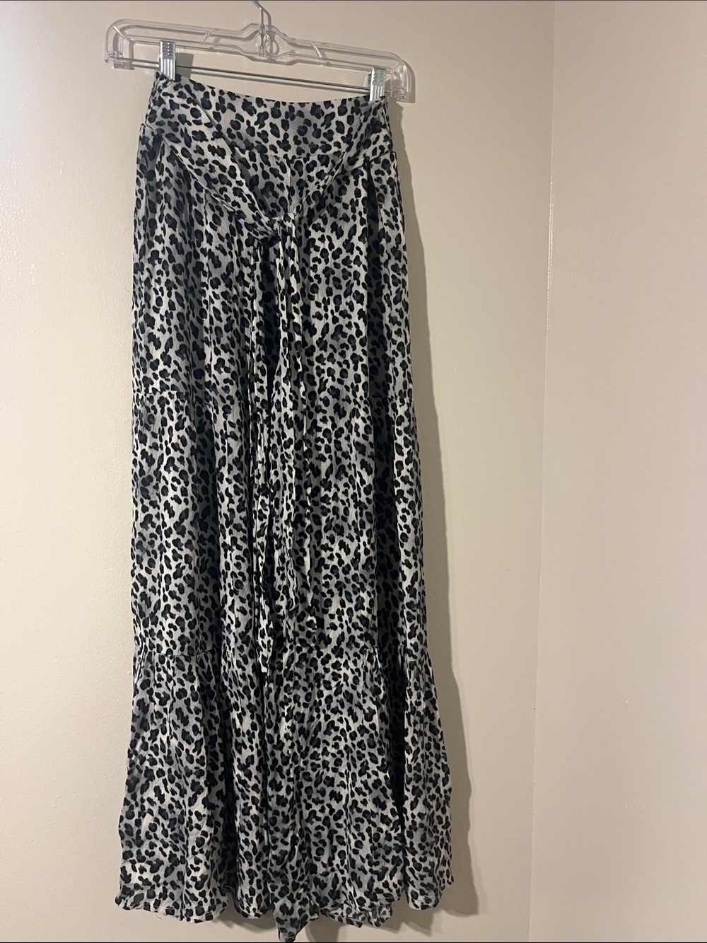 eesome Black and White Leopard-Print Wide-Leg Pants with Waist Tie